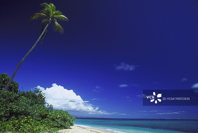塔瓦鲁阿岛的空旷海滩图片素材