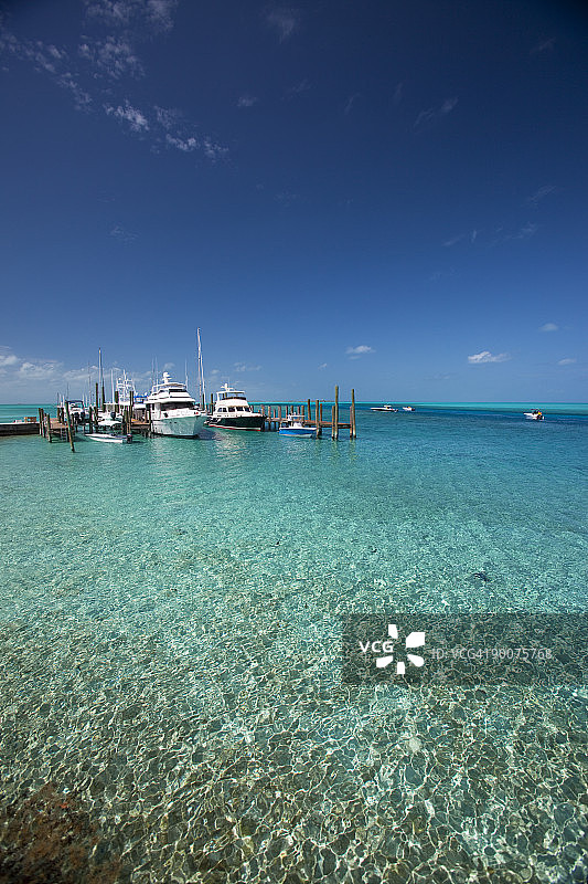 加勒比海的小型码头图片素材