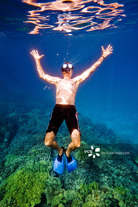 水下游泳者图片素材