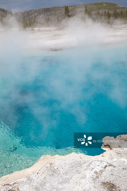 蒸汽蓝宝石水池图片素材