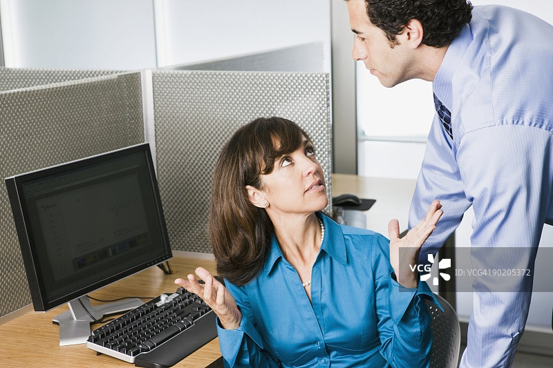 女商人遇到电脑问题图片素材