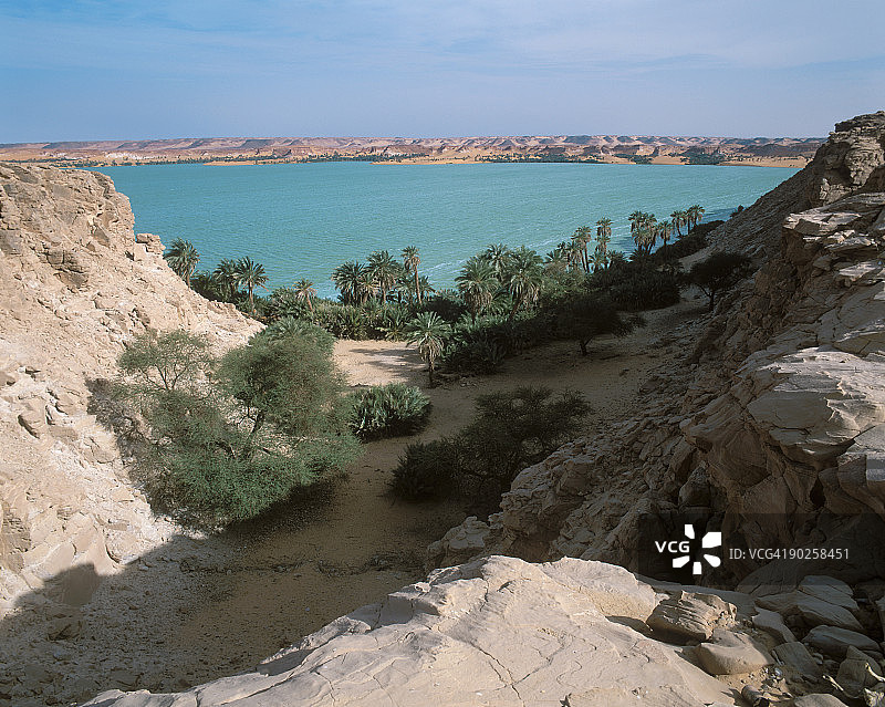 乍得撒哈拉沙漠提贝斯提-恩内迪乌尼昂加凯比尔的约阿湖图片素材