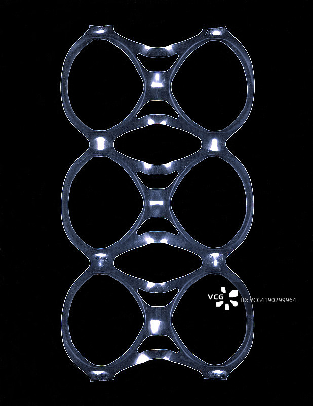 塑料包装的六罐装苏打图片素材