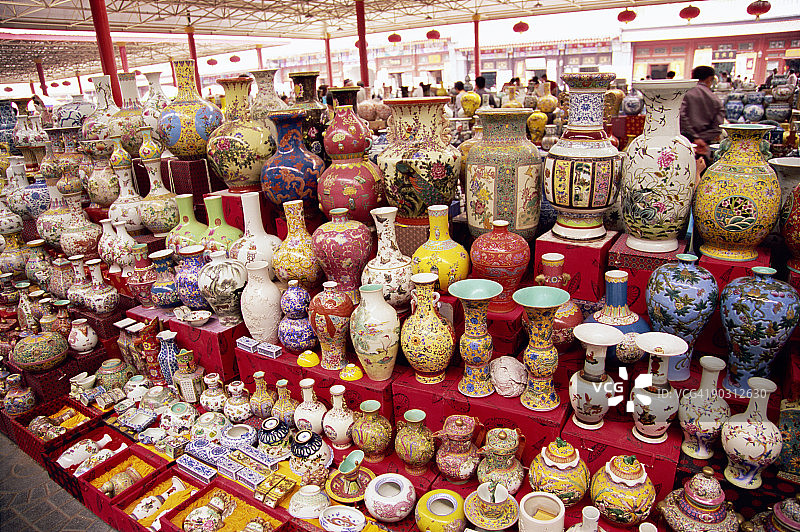 中国北京潘家园周末市场上的陶器图片素材