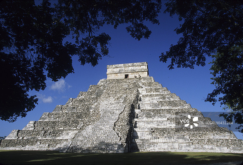 埃尔卡斯蒂略金字塔图片素材