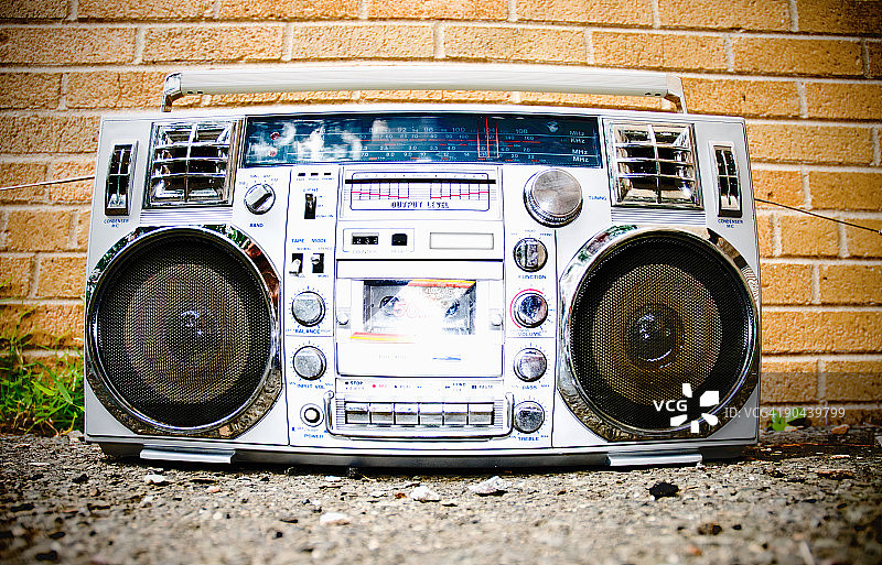 校园里的手提音响图片素材