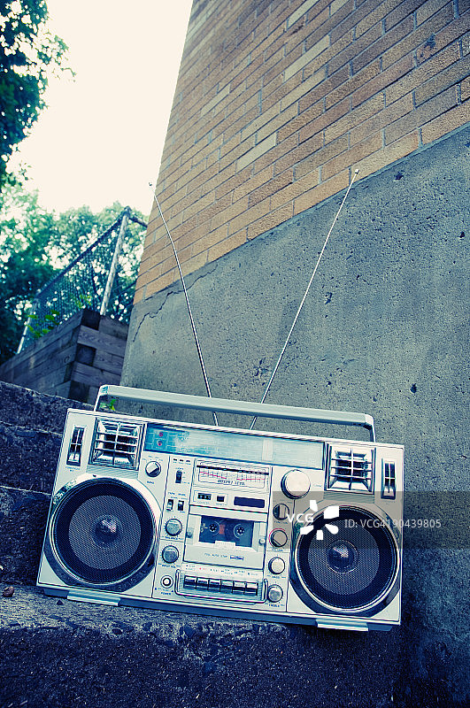 校园里的手提音响图片素材