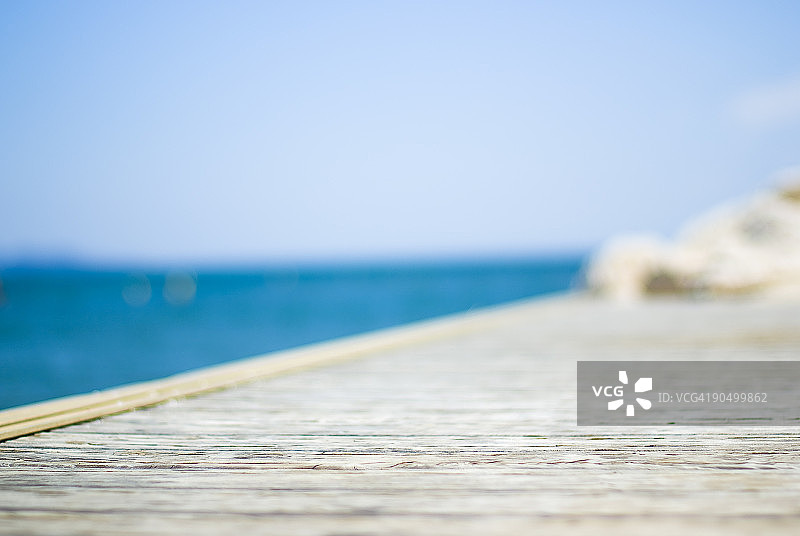 浮筒和大海图片素材