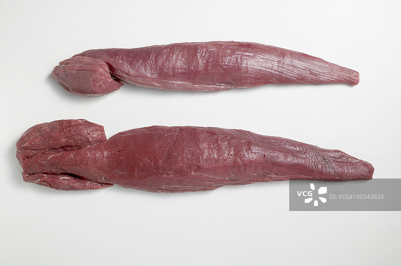 白底牛肉里脊和小牛肉里脊特写图片素材