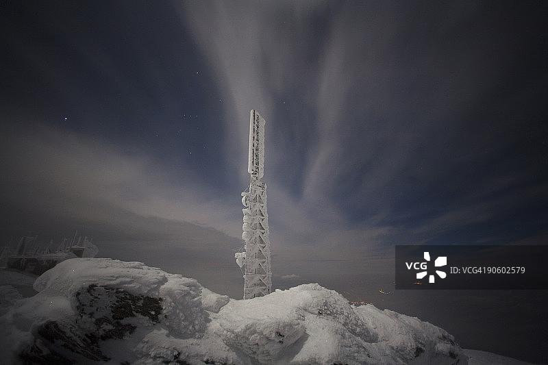 华盛顿山通讯设备覆盖着冰雪图片素材
