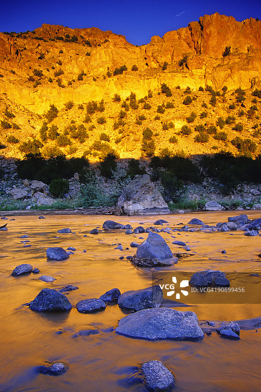 日落时分的河流倒影景观图片素材