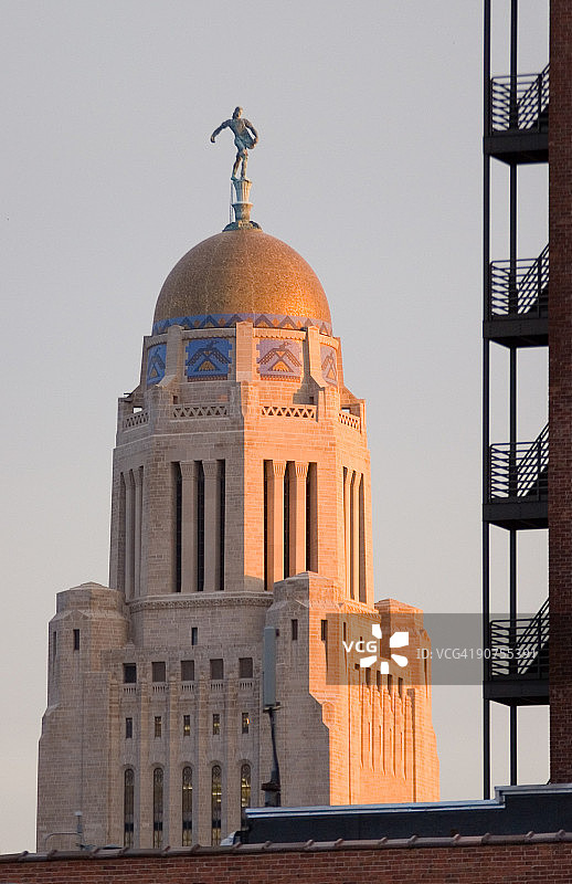 内布拉斯加州议会大厦与消防通道图片素材