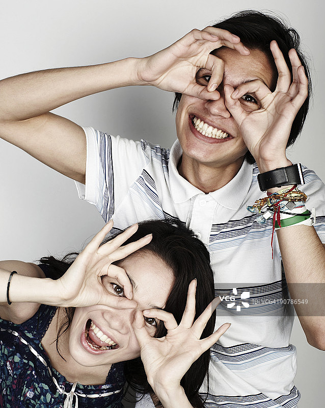 男人和女人做鬼脸图片素材