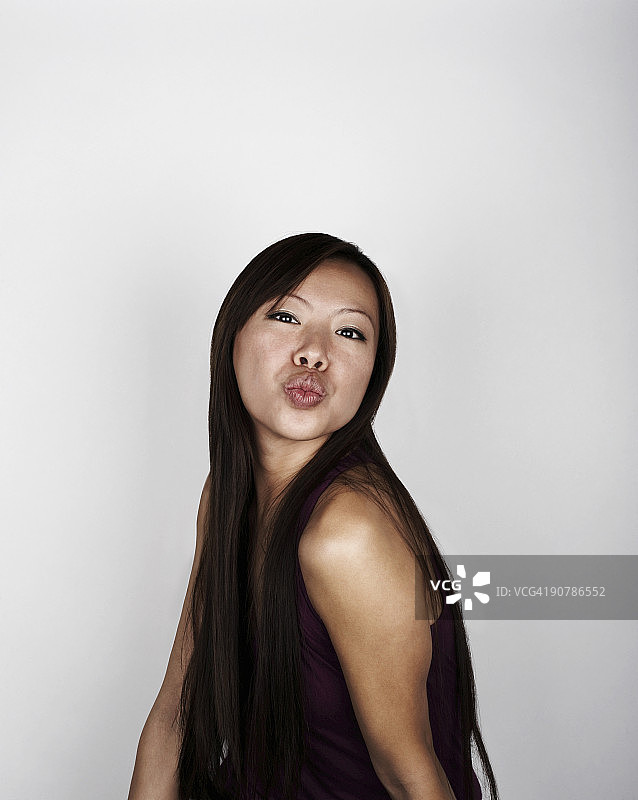 飞吻的女子肖像图片素材