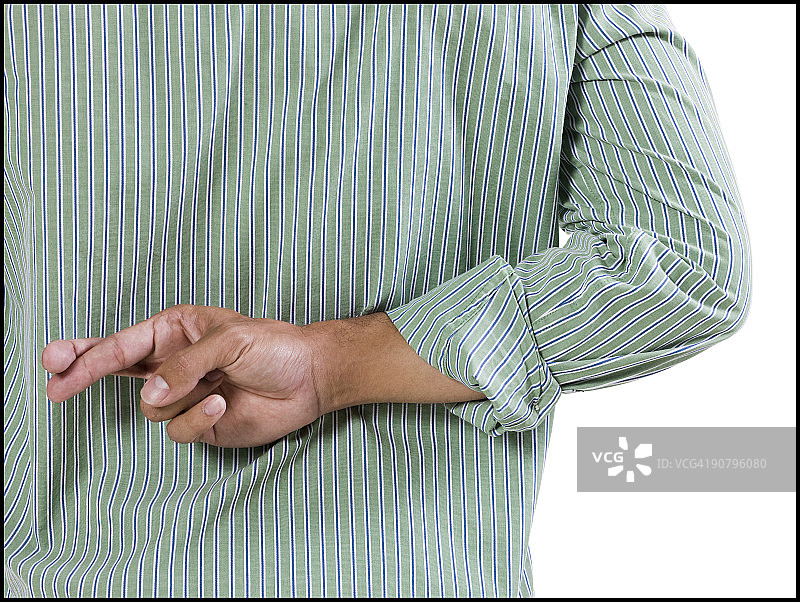 双手在背后交叉的男人图片素材