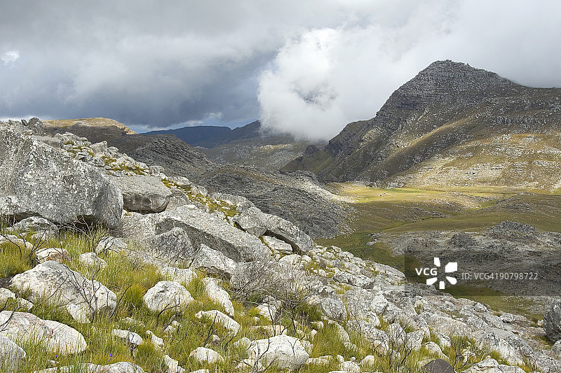 云雾缭绕，山景，利米特山，南非西开普省图片素材