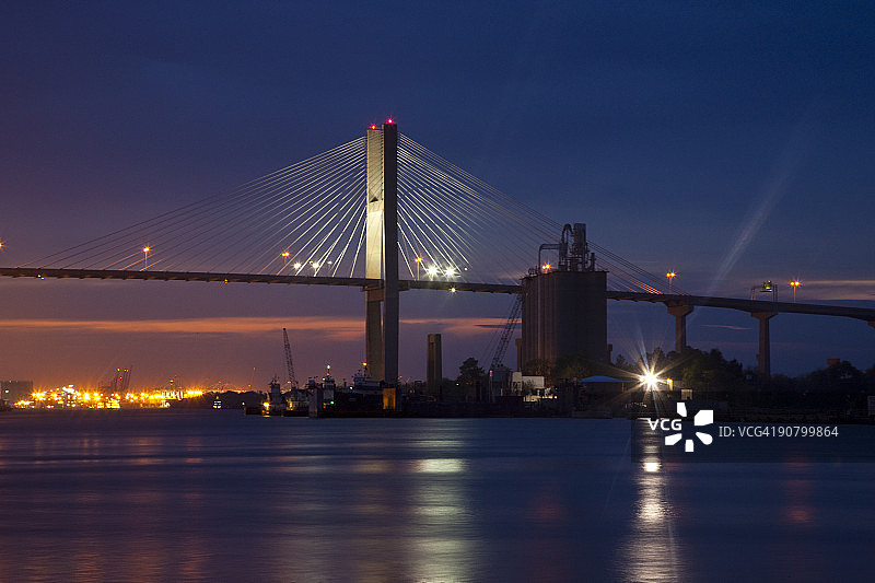 萨凡纳河上的桥梁图片素材
