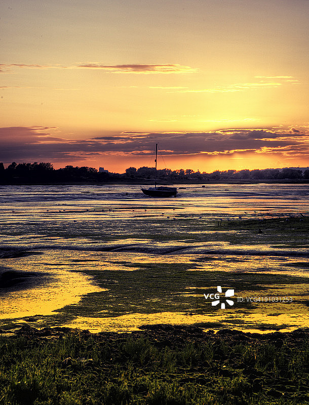 孤独的船图片素材