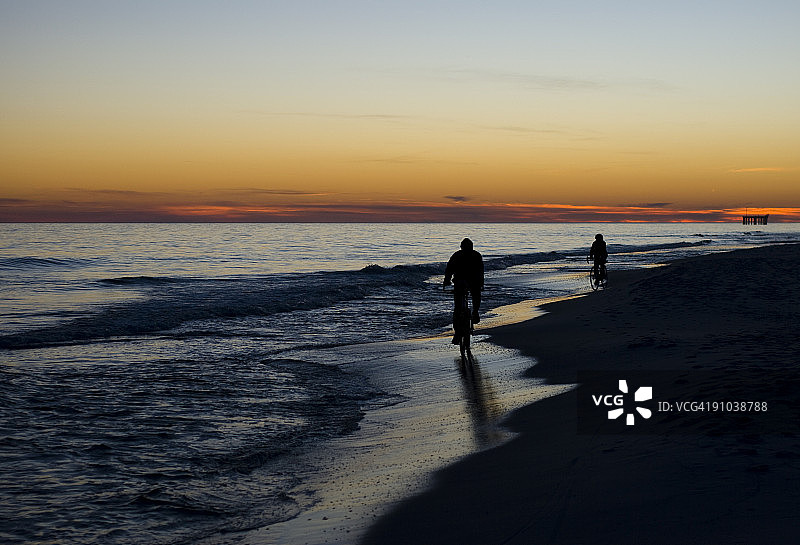 日落骑行图片素材