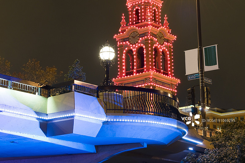 夜晚的乡村俱乐部广场图片素材