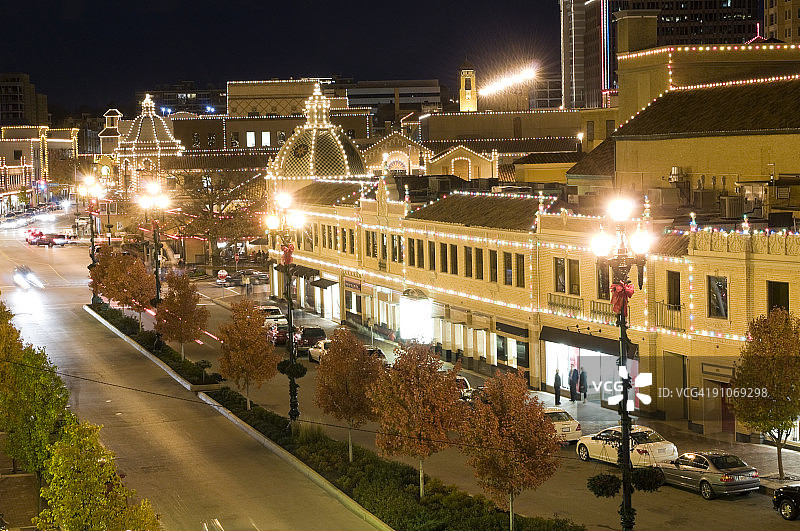 夜晚的乡村俱乐部广场图片素材