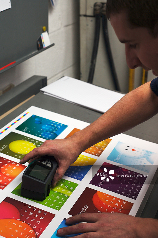 检查颜色...图片素材