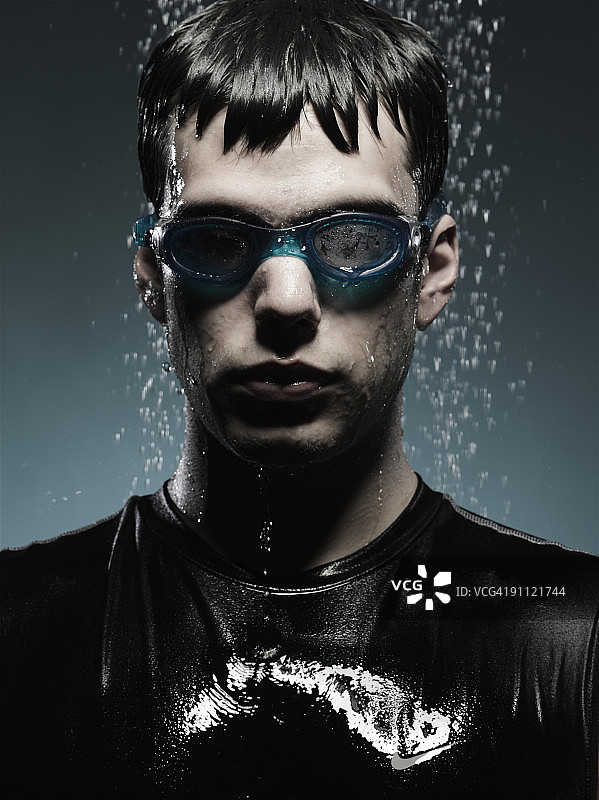 戴潜水镜的男人图片素材