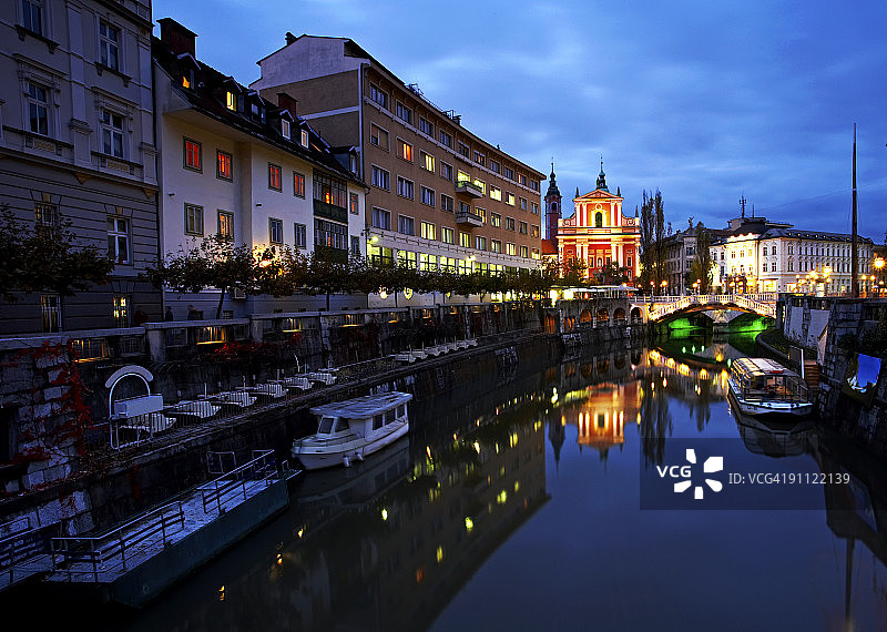 黄昏水边图片素材