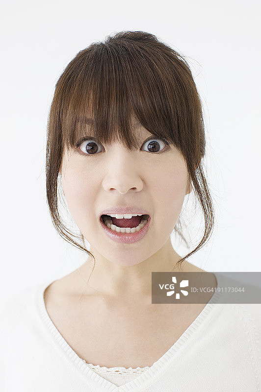 表情惊讶的年轻女人图片素材