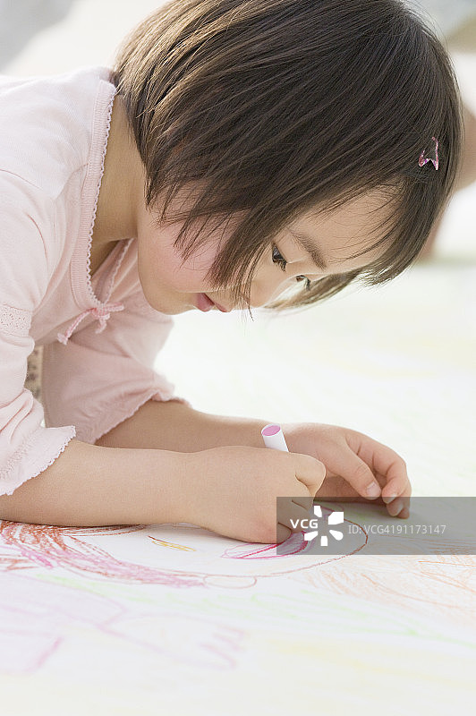 女孩画画图片素材