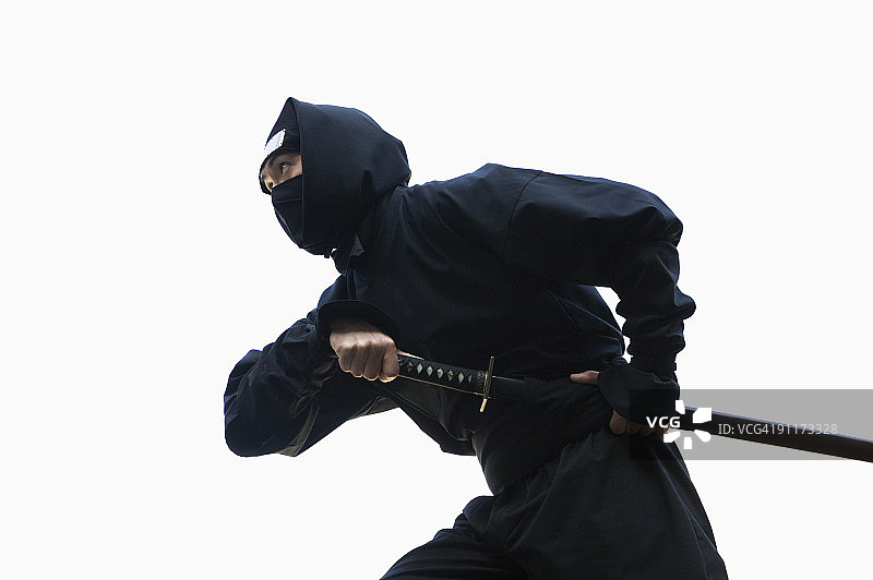 奔跑中持剑的忍者图片素材