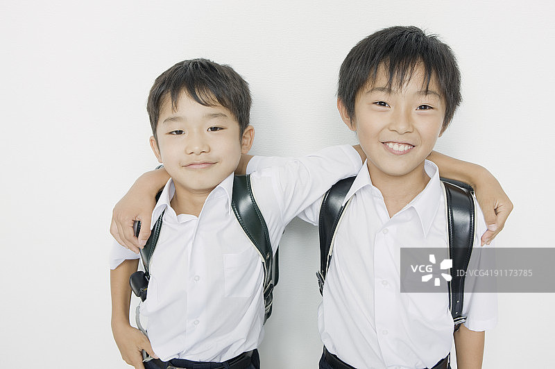 穿着校服的男孩肖像图片素材