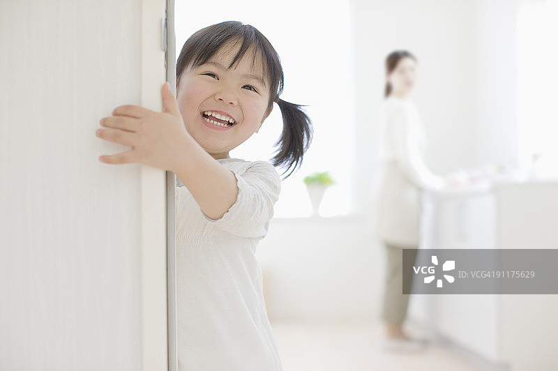厨房里的母女图片素材