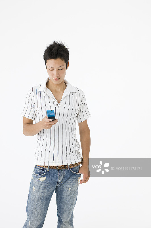 男人使用手机图片素材