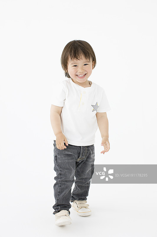 男孩肖像照，影棚拍摄图片素材