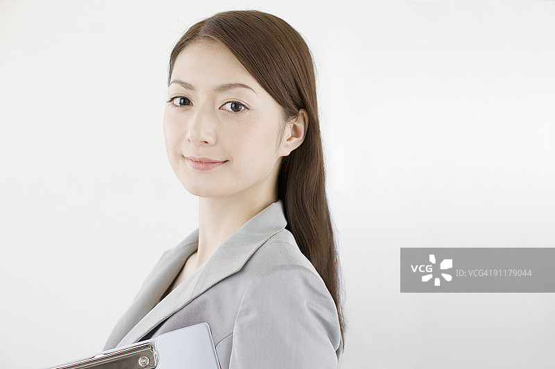 拿着写字板的女商人图片素材