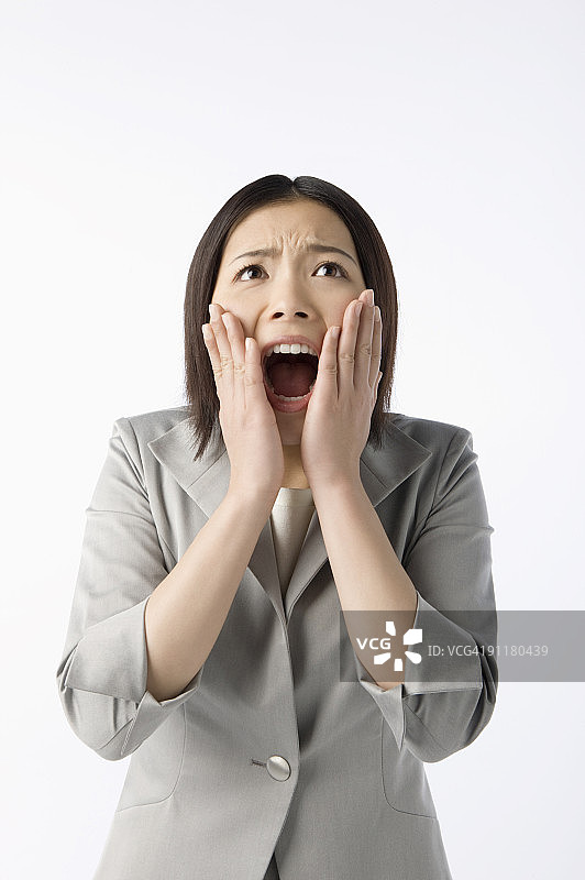 捂脸尖叫的女商人，影棚拍摄图片素材