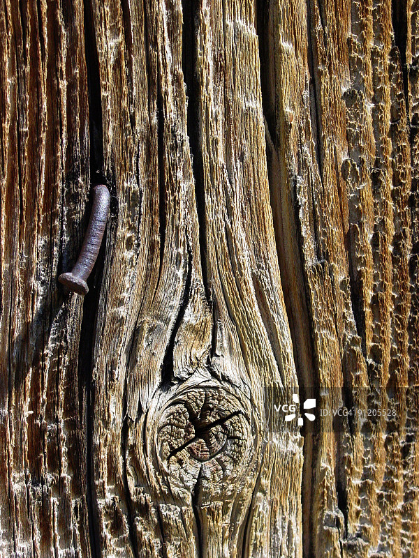 弯曲生锈的钉子图片素材