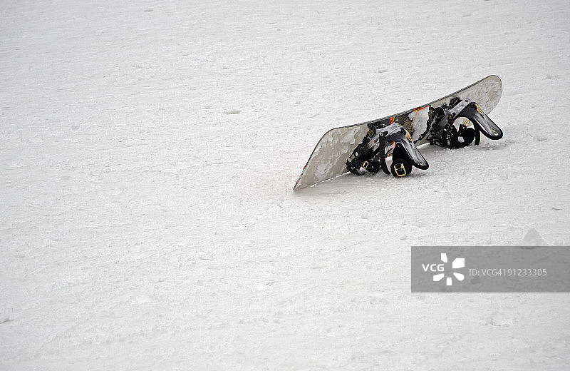 废弃的滑雪板图片素材