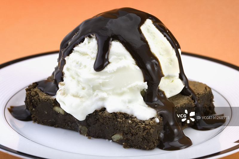 香草冰淇淋热软糖布朗尼图片素材