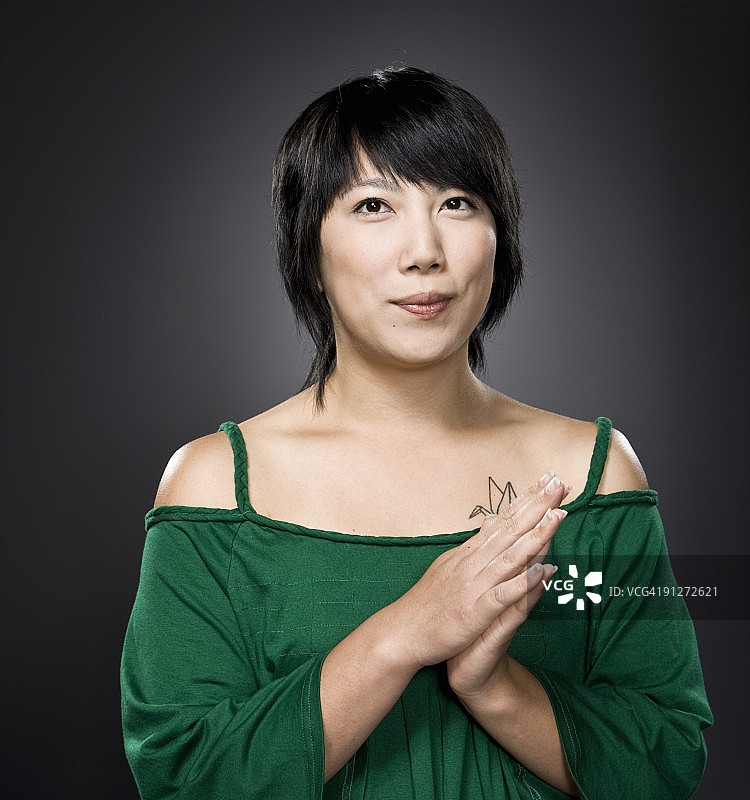 年轻女性思维图片素材