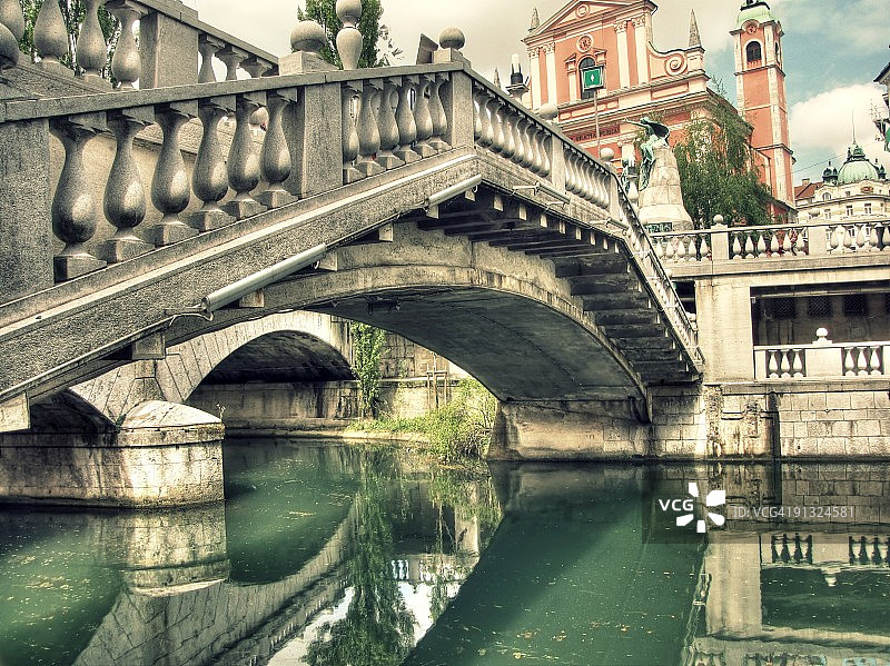卢布尔雅那的三重桥图片素材