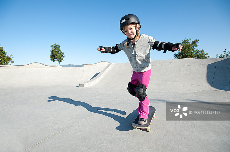 滑板公园女孩图片素材
