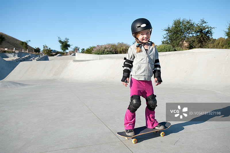滑板公园女孩图片素材