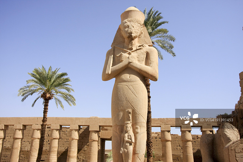 埃及卢克索卡纳克神庙的拉美西斯二世图片素材