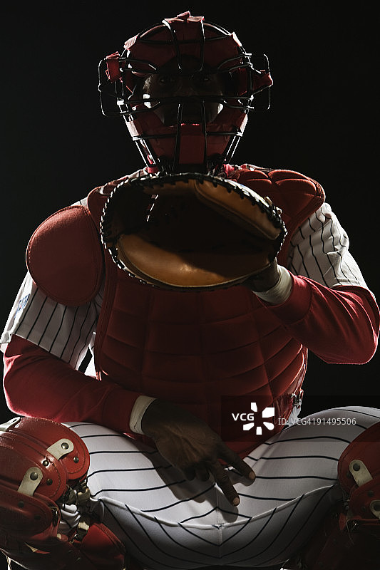 比赛中做手势的非洲棒球捕手图片素材