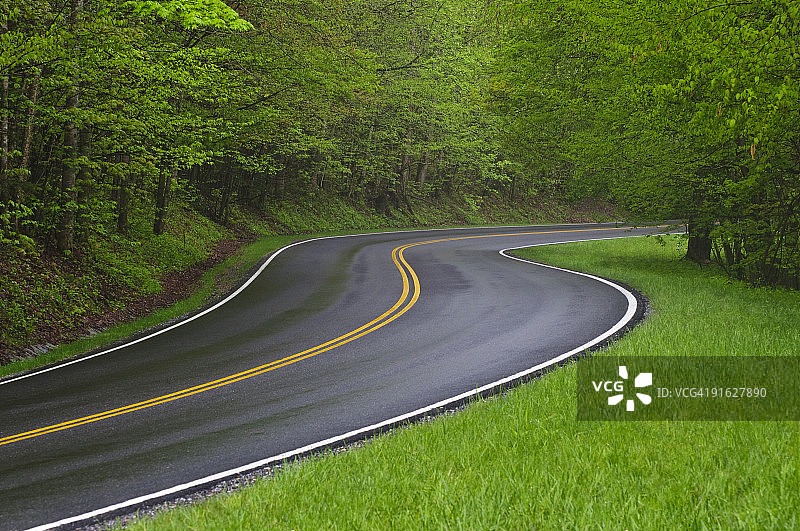 风景优美的空旷道路图片素材