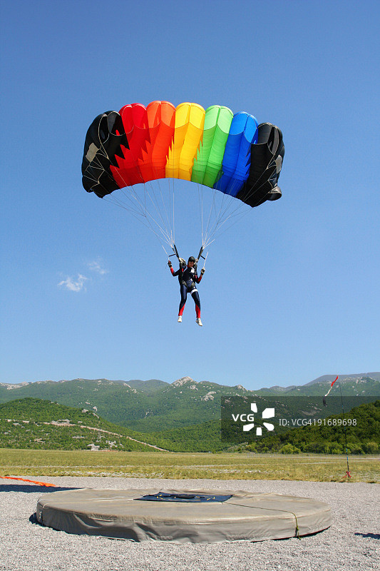 跳伞者着陆图片素材