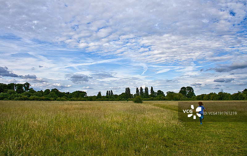 奔跑不倦图片素材