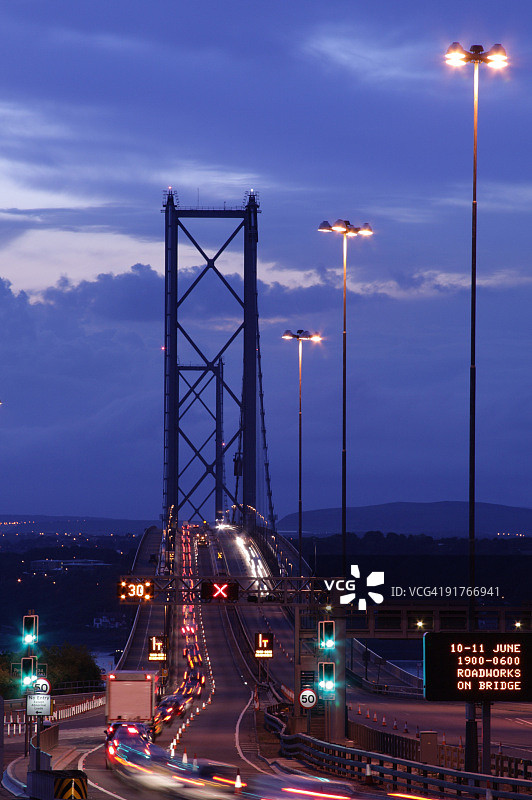 桥梁上的道路工程图片素材